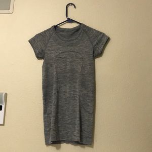 Lululemon workout top